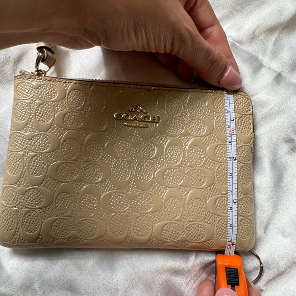Coach corner wristlet in signature pattern - Picture 3 of 5